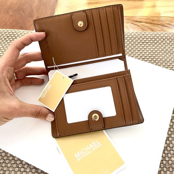 NWT authentic MK monogram billfold wallet vanilla - Picture 4 of 6